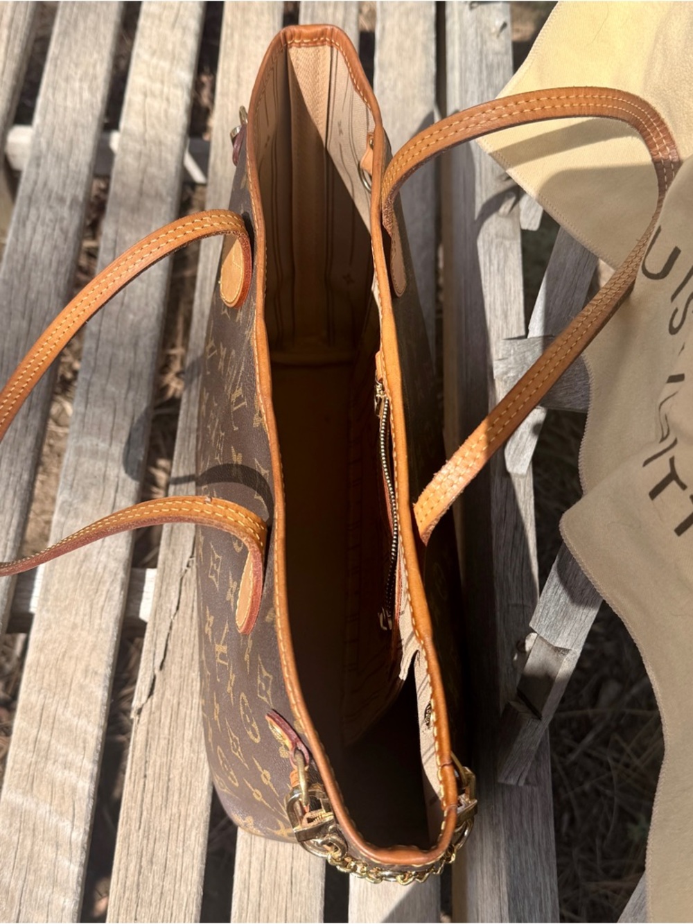 Authentic Louis Vuitton Neverfull PM in Monogram - Picture 5 of 13